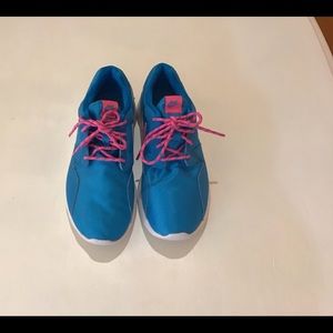 Girls Nike shoes size 4 Youth.